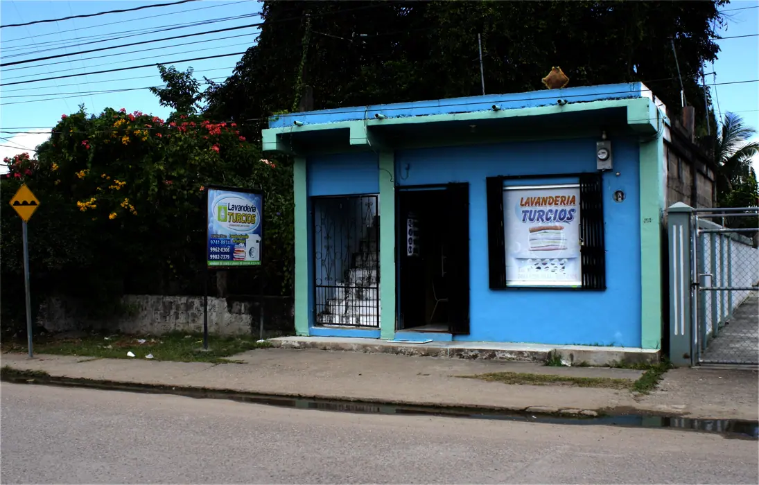 Fachada de Lavandería Turcios